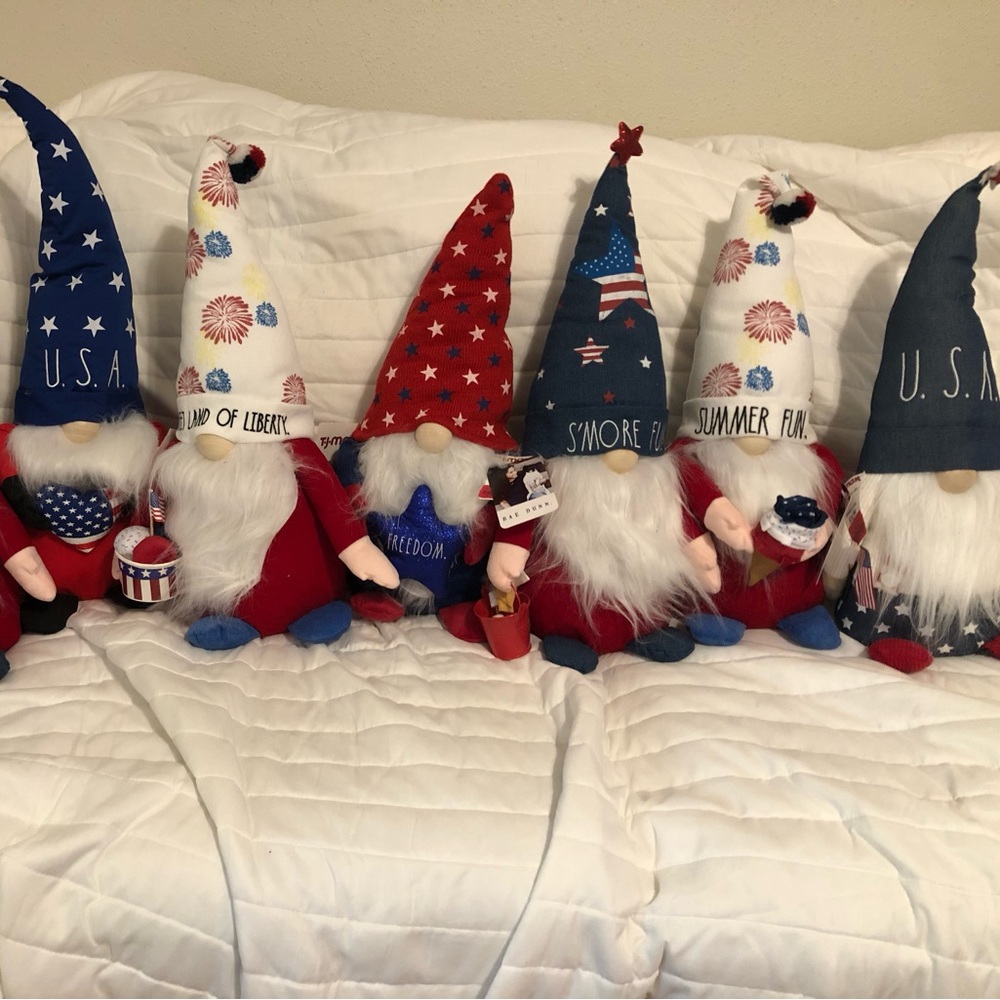 - Gnomes set of 7 Rae Dun NWT
